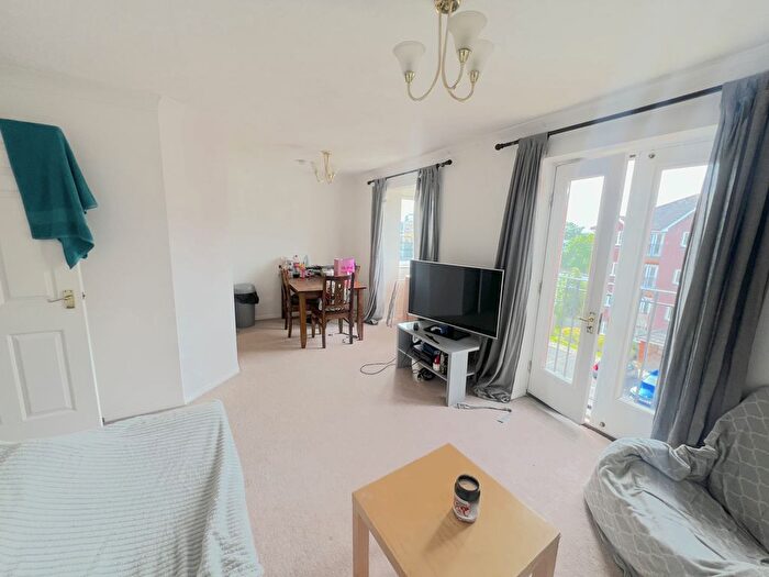 2 Bedroom Flat To Rent In Jemmett Close, Kingston Upon Thames, Surrey, KT2