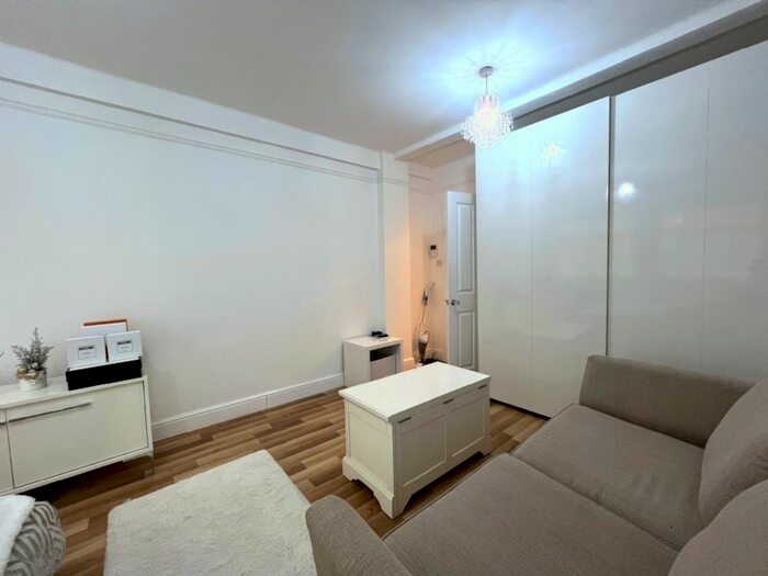 Studio To Rent In Ivor Court, Gloucester Place, NW1