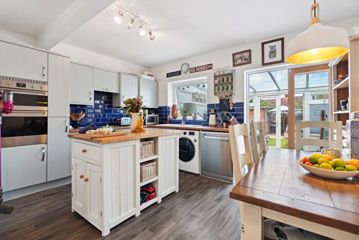 3 Bedroom Terraced House For Sale In Gaston Bridge Road, Shepperton, Surrey, TW17