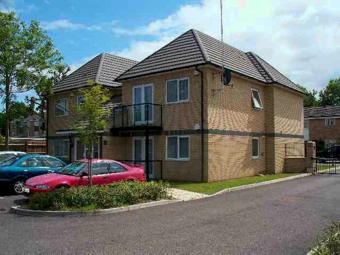 2 Bedroom Flat To Rent In Gloucester Court, Hatfield AL10
