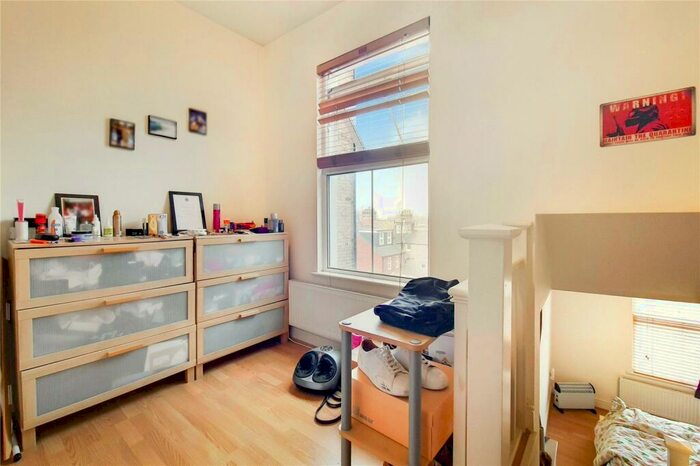 1 Bedroom Flat To Rent In Lavender Hill, Battersea, SW11