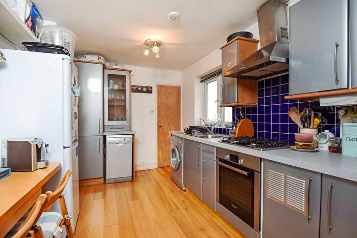 1 Bedroom Property To Rent In Langroyd Road, Tooting, London, SW17