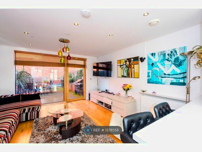 3 Bedroom Terraced House To Rent In Barrow Street, Salford, M3