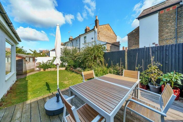 3 Bedroom Cottage To Rent In Valley Road, Streatham, London, SW16