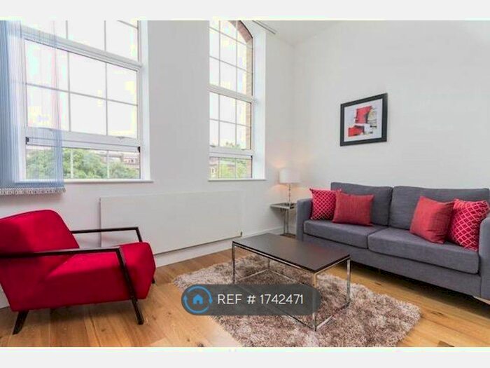 Studio To Rent In Clapham Road, London, SW9