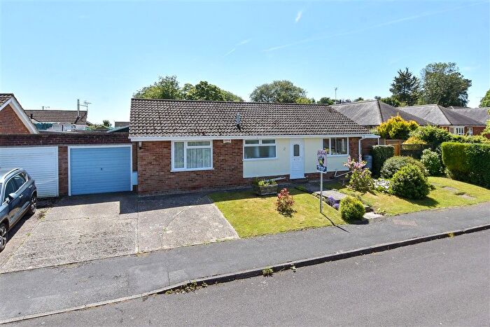 3 Bedroom Detached Bungalow For Sale In St. Andrew's Gardens, Shepherdswell, Kent, CT15