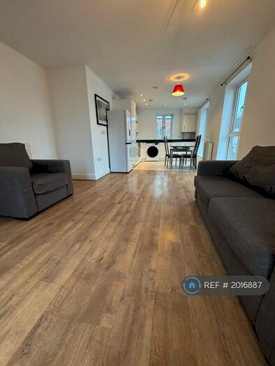 2 Bedroom Flat To Rent In Elderberry Court, London, NW11