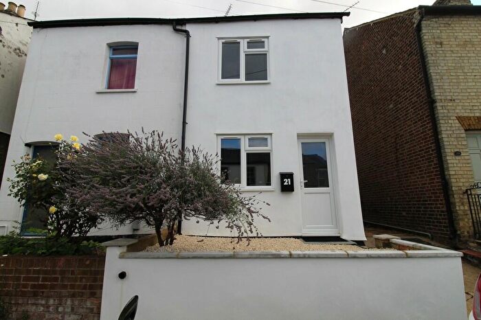 2 Bedroom End Of Terrace House To Rent In Wellington Street, Hertford, SG14