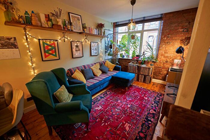 2 Bedroom Apartment For Sale In Chester Road, Manchester, M16