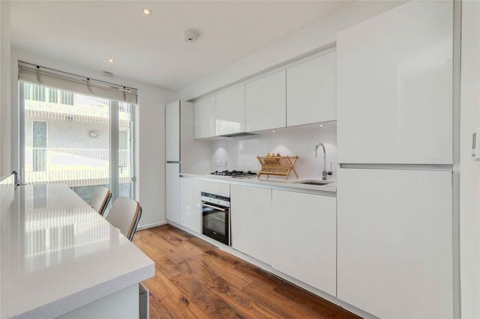 2 Bedroom Flat To Rent In Long Walk, Tower Bridge, SE1