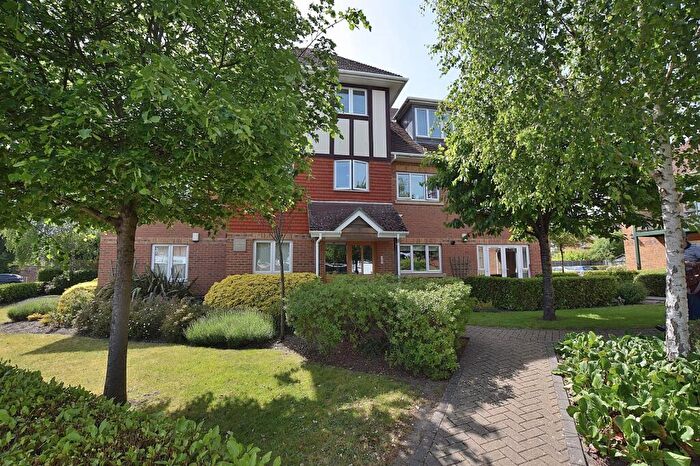 2 Bedroom Flat For Sale In Fernhill Lane, New Milton, Hampshire., BH25