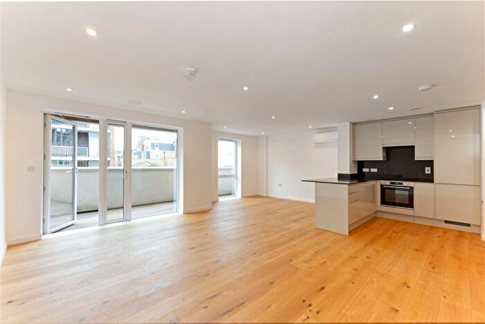 3 Bedroom Flat To Rent In Rutherford House, Battersea Park Road, London, SW11