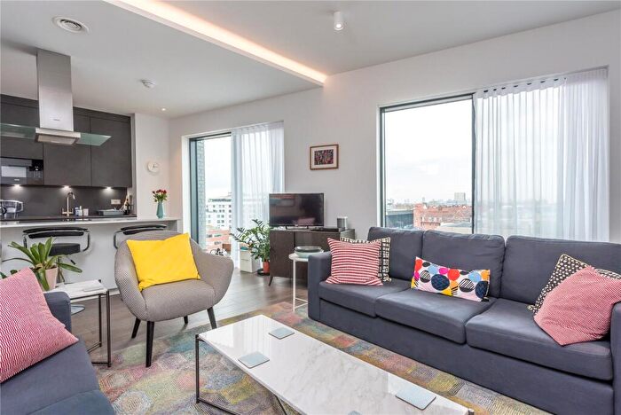 3 Bedroom Apartment To Rent In King John Court, Shoreditch, London, EC2A