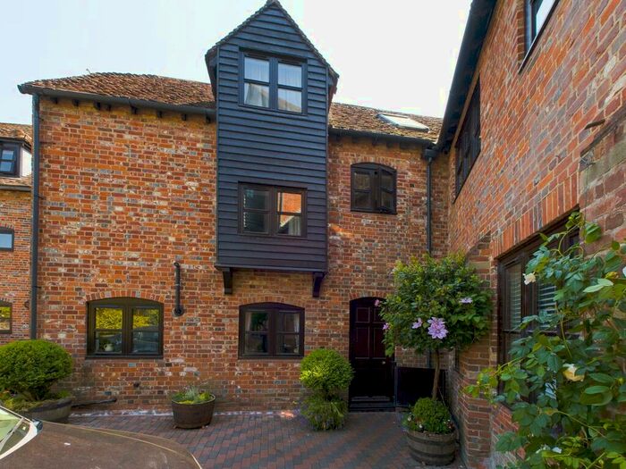 2 Bedroom Terraced House To Rent In Riverside Mews, PO17