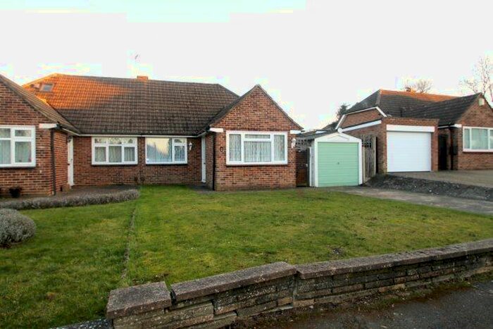 3 Bedroom Bungalow To Rent In Mosyer Drive, Orpington, BR5