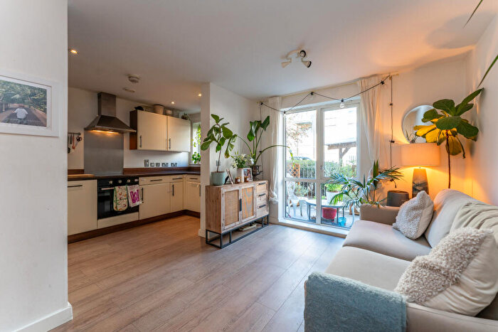 1 Bedroom Flat For Sale In Princes Close, London, N4