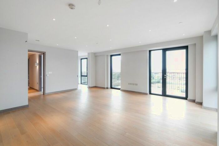 3 Bedroom Flat To Rent In Ryeland Boulevard, London, SW18
