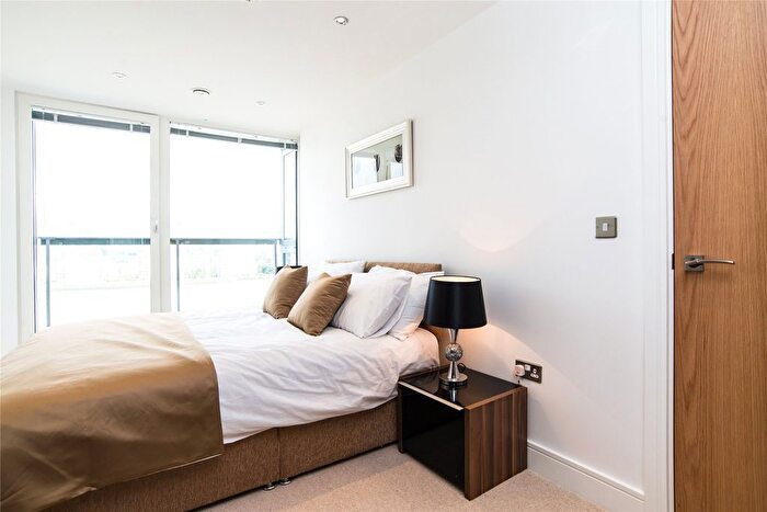 2 Bedroom Flat To Rent In Dowells Street, Greenwich, London, SE10