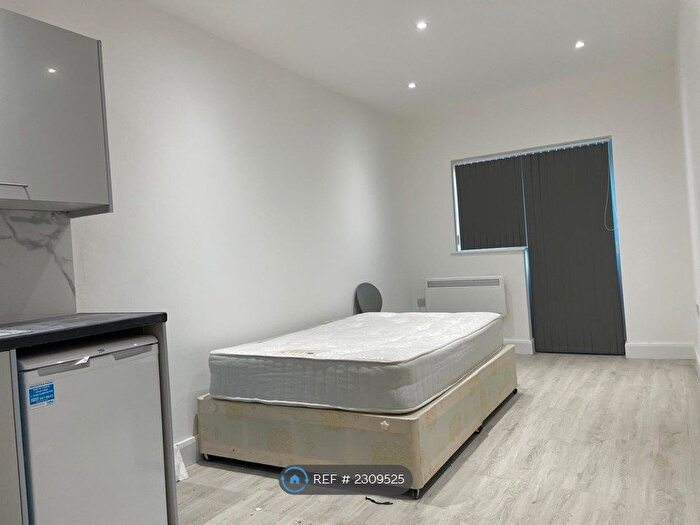 Studio To Rent In Wakemanshill Avenue, Collindale, NW9