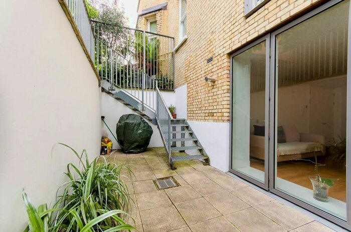 1 Bedroom Flat To Rent In Carlton Drive, Putney, London, SW15