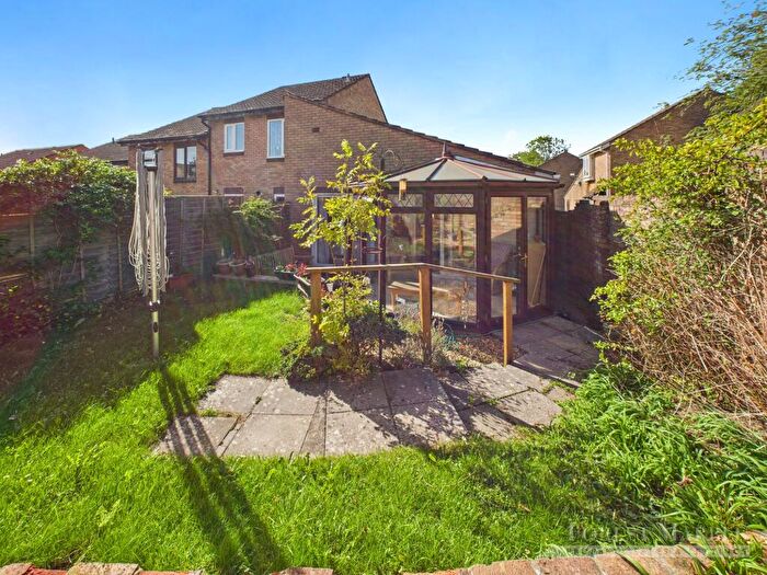 2 Bedroom Bungalow For Sale In Aspen Close, Frome, BA11