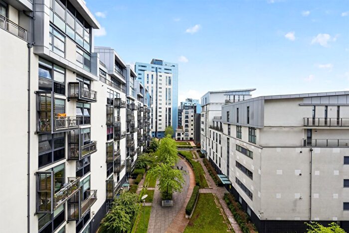 2 Bedroom Flat For Sale In Castlebank Place, Glasgow, G11