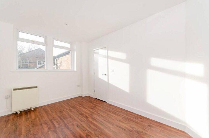 2 Bedroom Flat To Rent In Bridge Street, Pinner, HA5
