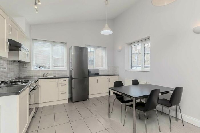 2 Bedroom Flat To Rent In Fulham Road, London, SW6