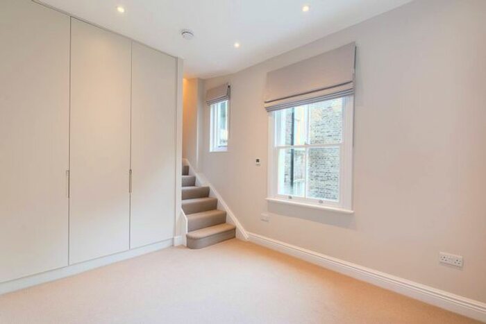 2 Bedroom Flat To Rent In Philbeach Gardens, Earls Court, London, SW5