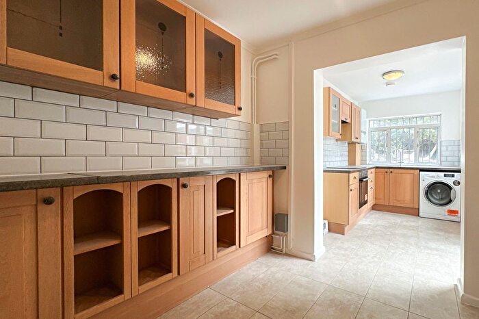 2 Bedroom Flat To Rent In Worsley Bridge Road, London, SE26