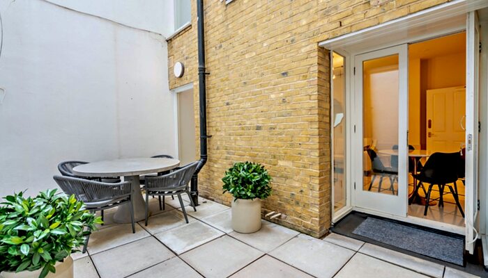 2 Bedroom Flat To Rent In Nottingham Place, Marylebone, London, W1U