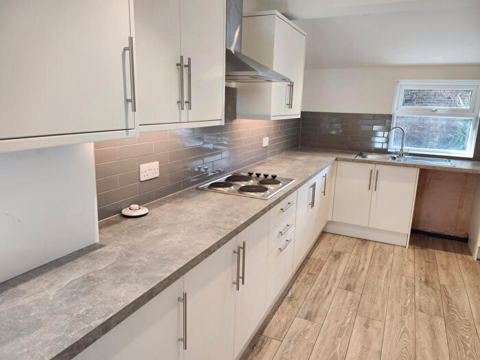 4 Bedroom Terraced House To Rent In Hitchin Road, LU2