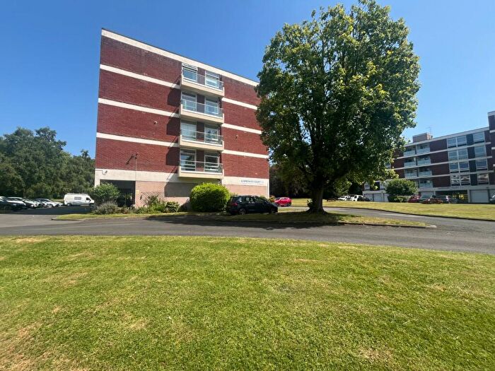 2 Bedroom Flat To Rent In Chelmscote Road, Solihull, West Midlands, B92