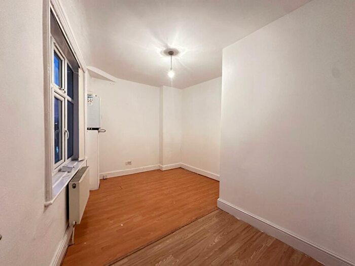 1 Bedroom Flat To Rent In Ashton Road, Denton, M34