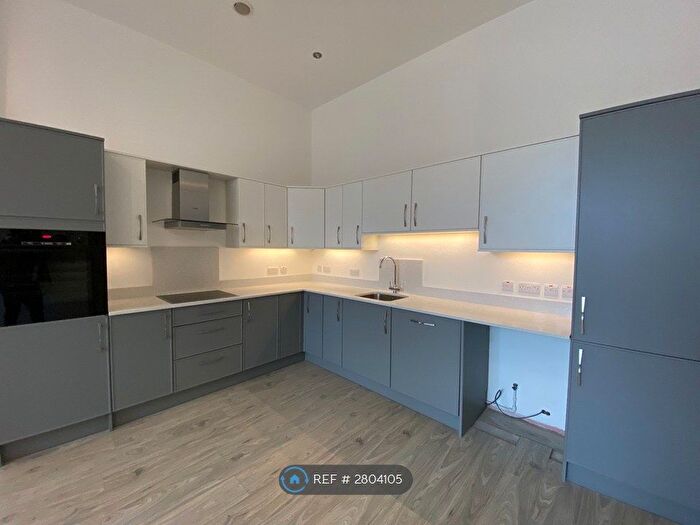 1 Bedroom Flat To Rent In Plas Y Milwr, Carmarthen, SA31