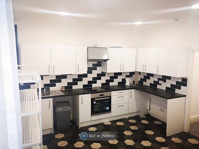 2 Bedroom Flat To Rent In Great Cheetham Street West, Salford, M7