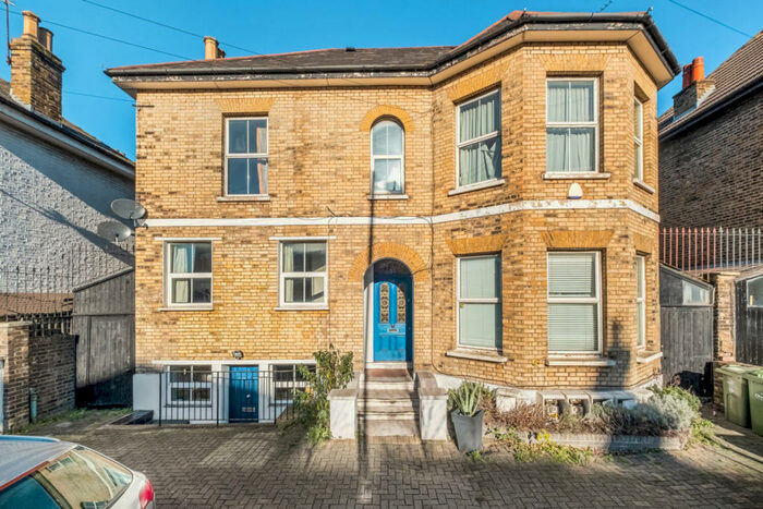 1 Bedroom Apartment To Rent In Thurlow Park Road, Dulwich, London, SE21