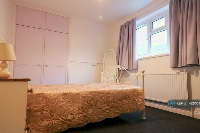 3 Bedroom Flat To Rent In York Place, Portsmouth, PO1