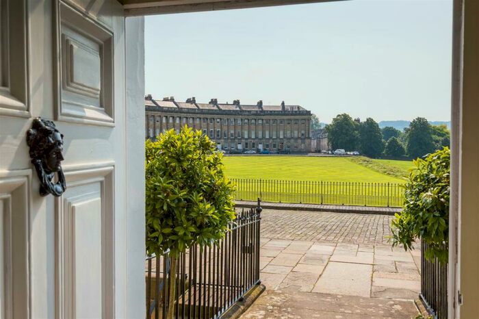 1 Bedroom Apartment To Rent In Royal Crescent, Bath, BA1