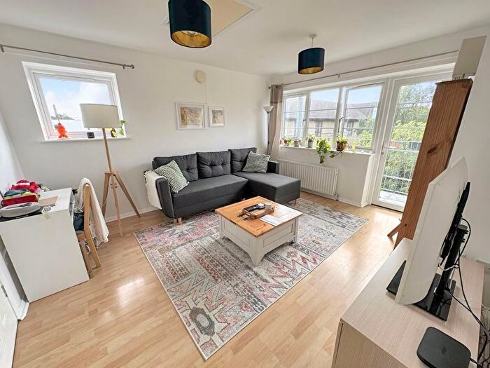 1 Bedroom Flat To Rent In Sycamore Avenue, London, E3