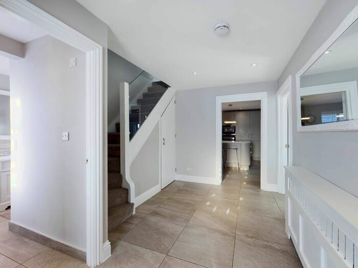 4 Bedroom Bungalow To Rent In Birling Road, Snodland, Kent, ME6