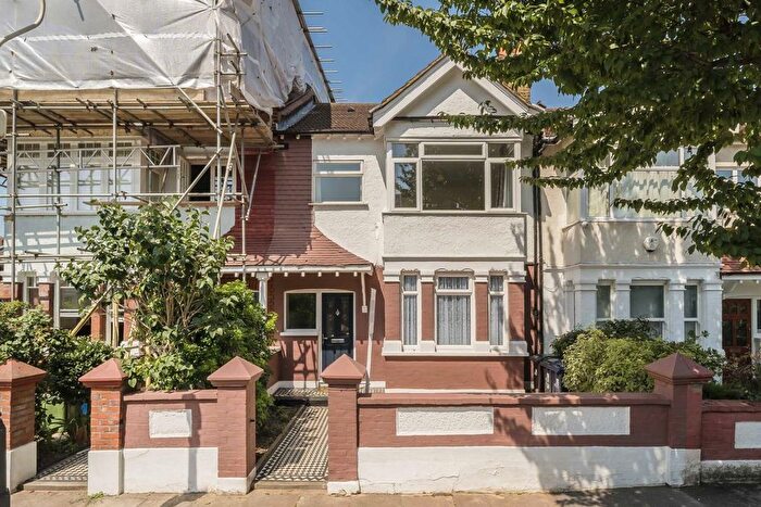 3 Bedroom Property For Sale In Claygate Road, Northfields, W13