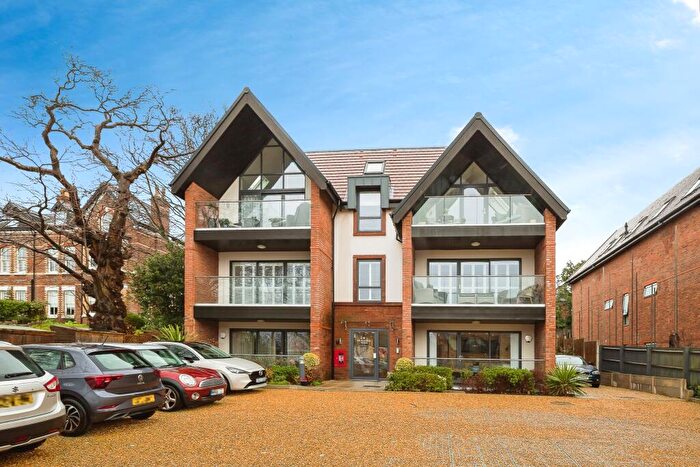 3 Bedroom Apartment For Sale In Caldy Road, Wirral, CH48