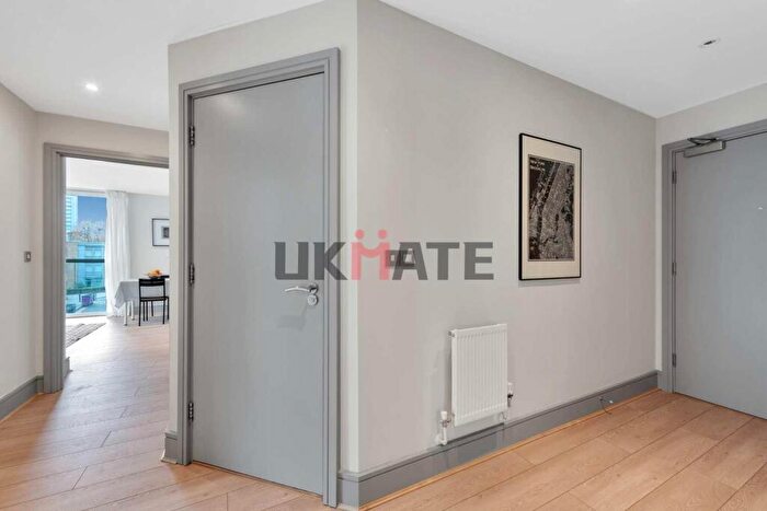 3 Bedroom Flat To Rent In Denison House, Lanterns Way, E14