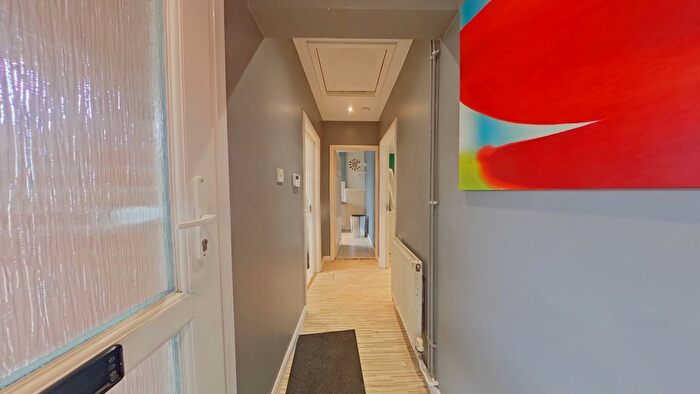 2 Bedroom Flat To Rent In Market Street, Watford, Hertfordshire, WD18