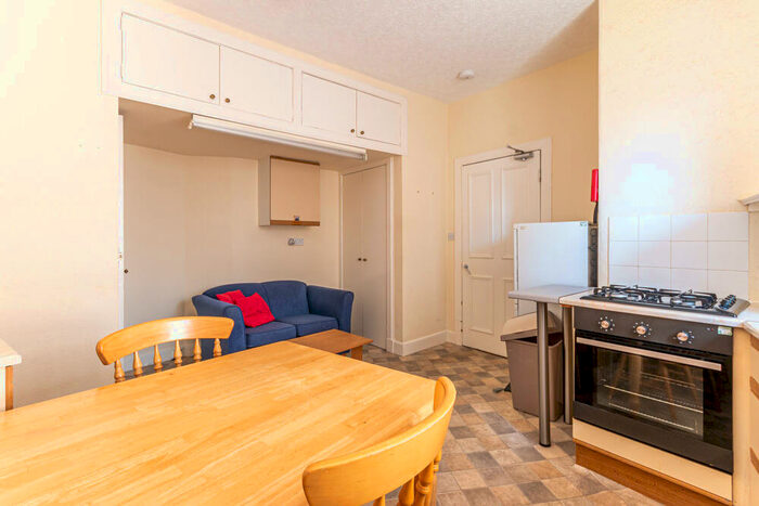 3 Bedroom Flat To Rent In West Preston Street Edinburgh United Kingdom, EH8