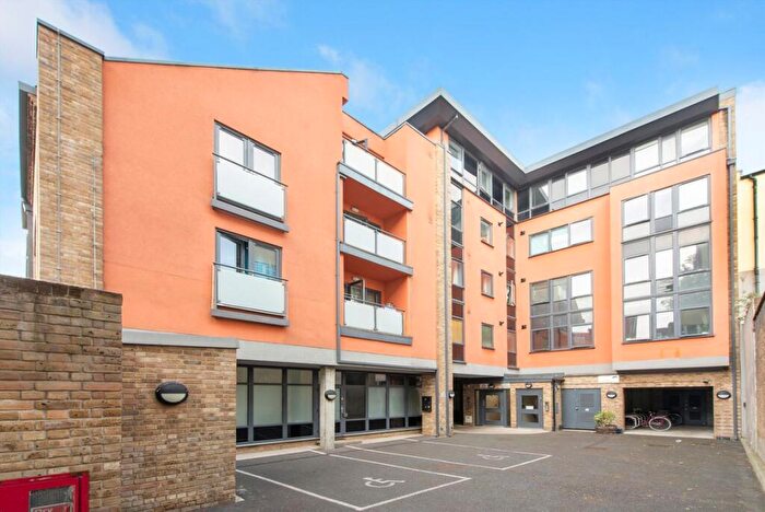 2 Bedroom Flat For Sale In Shacklewell Lane, Hackney, E8