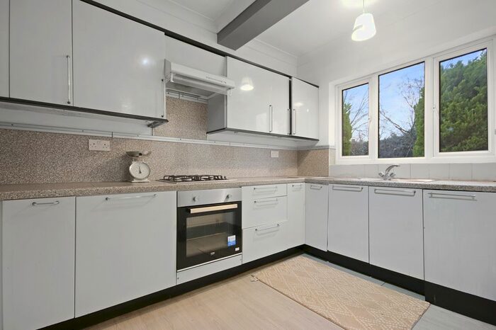 4 Bedroom Detached House To Rent In South Croydon, Surrey, CR2