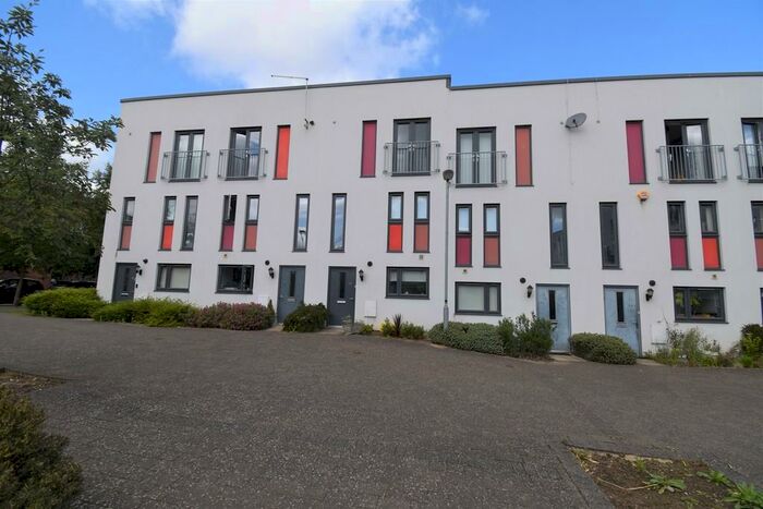 4 Bedroom Terraced House To Rent In Penn Way, Welwyn Garden City, AL7