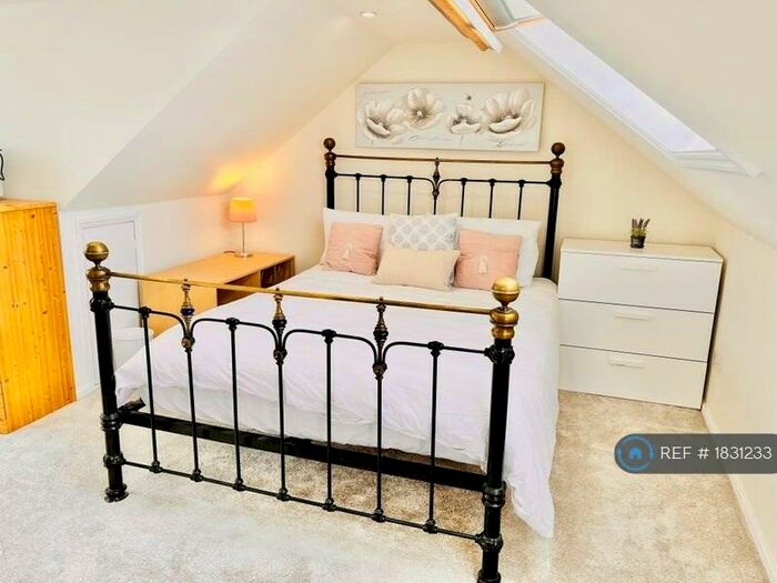 Studio To Rent In Ridgeway Avenue, Barnet, EN4